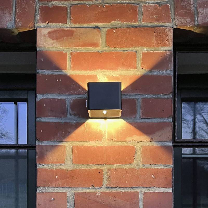 LED-Akku-Außenwandlampe Iseo, schwarz, Breite 10 cm, Sensor von Brilliant