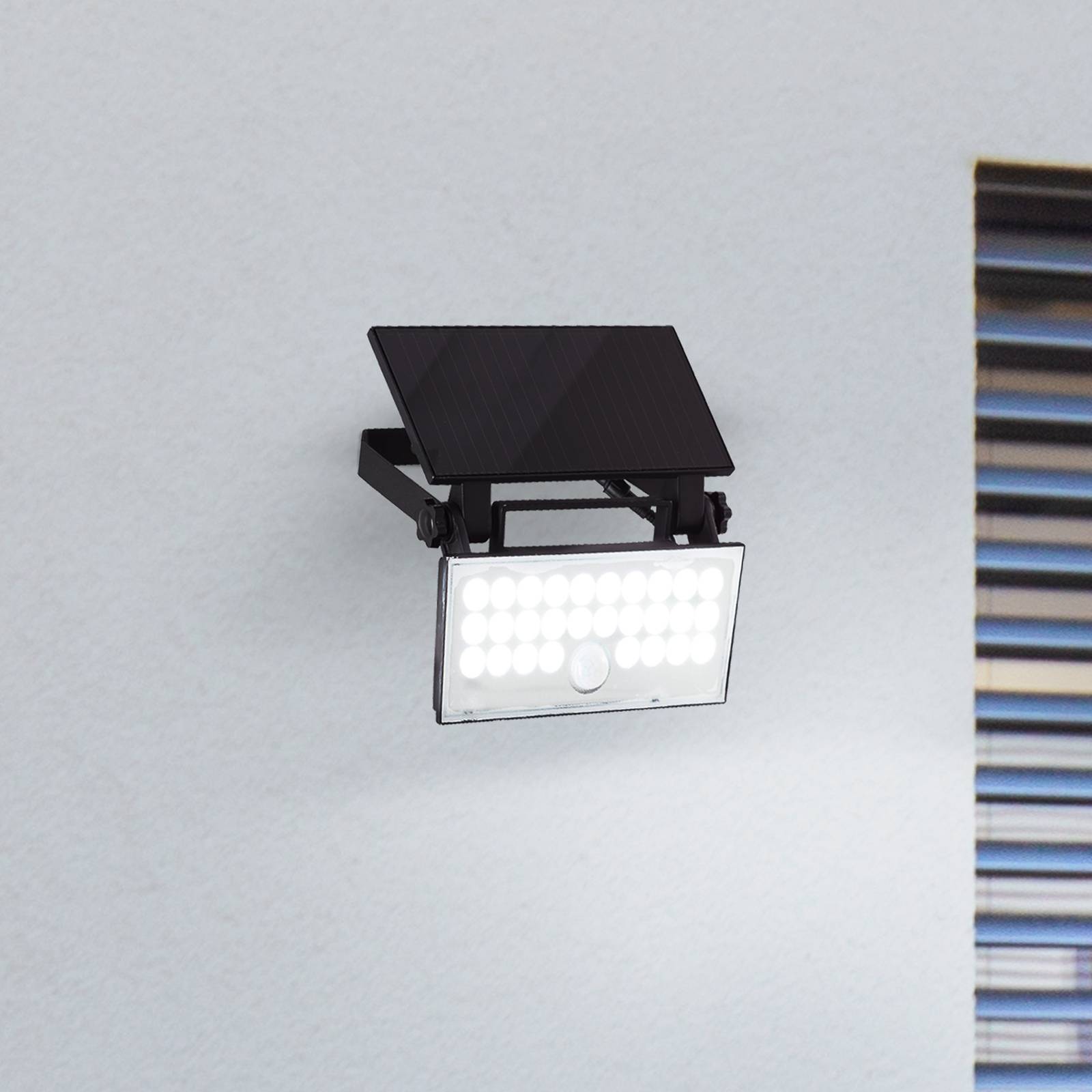 LED-Solar-Außenwandstrahler Luton Sensor, schwarz, B 19 cm LED-Solar-Außenwandstrahler Luton Sensor, schwarz, B 19 cm von Brilliant