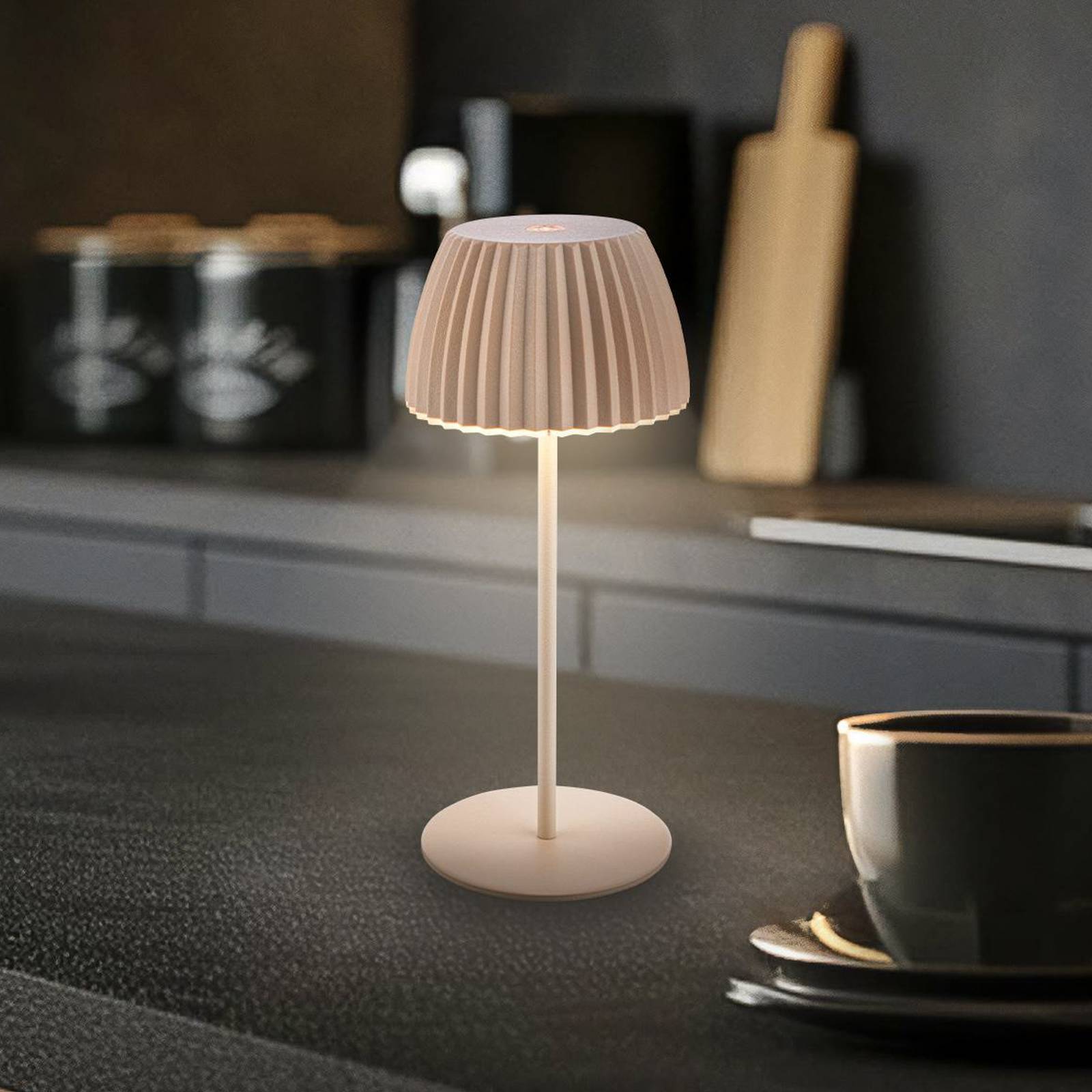 LED-Akku-Tischlampe Brilo unplugged Riffle, 20 cm, beige LED-Akku-Tischlampe Brilo unplugged Riffle, 20 cm, beige von Briloner