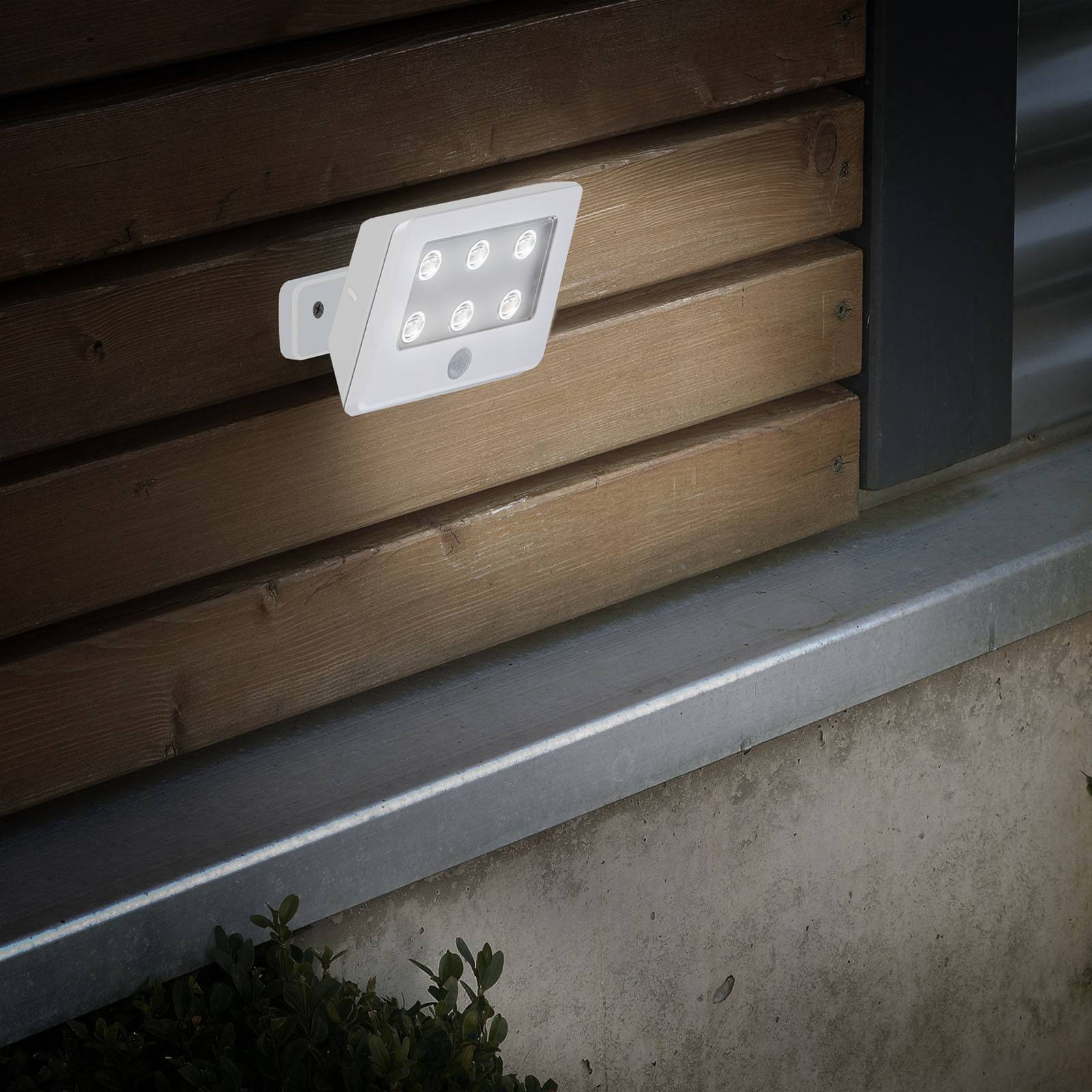 LED-Außenstrahler Kollig mit Sensor, IP54, weiß LED-Außenstrahler Kollig mit Sensor, IP54, weiß von Briloner