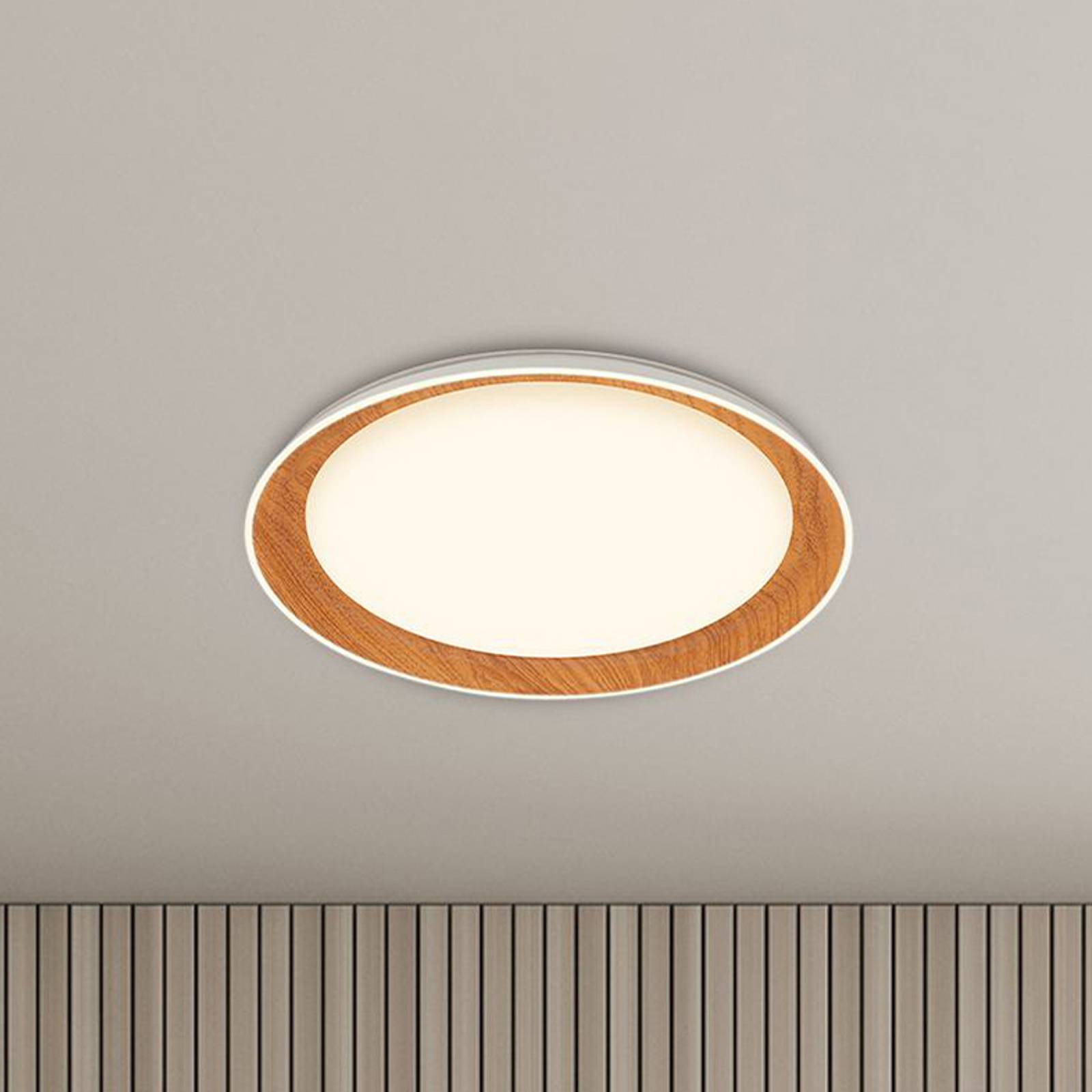 LED-Deckenleuchte Ijus, weiß/holzfarben, Ø 43 cm, Kunststoff LED-Deckenleuchte Ijus, weiß/holzfarben, Ø 43 cm, Kunststoff von Briloner