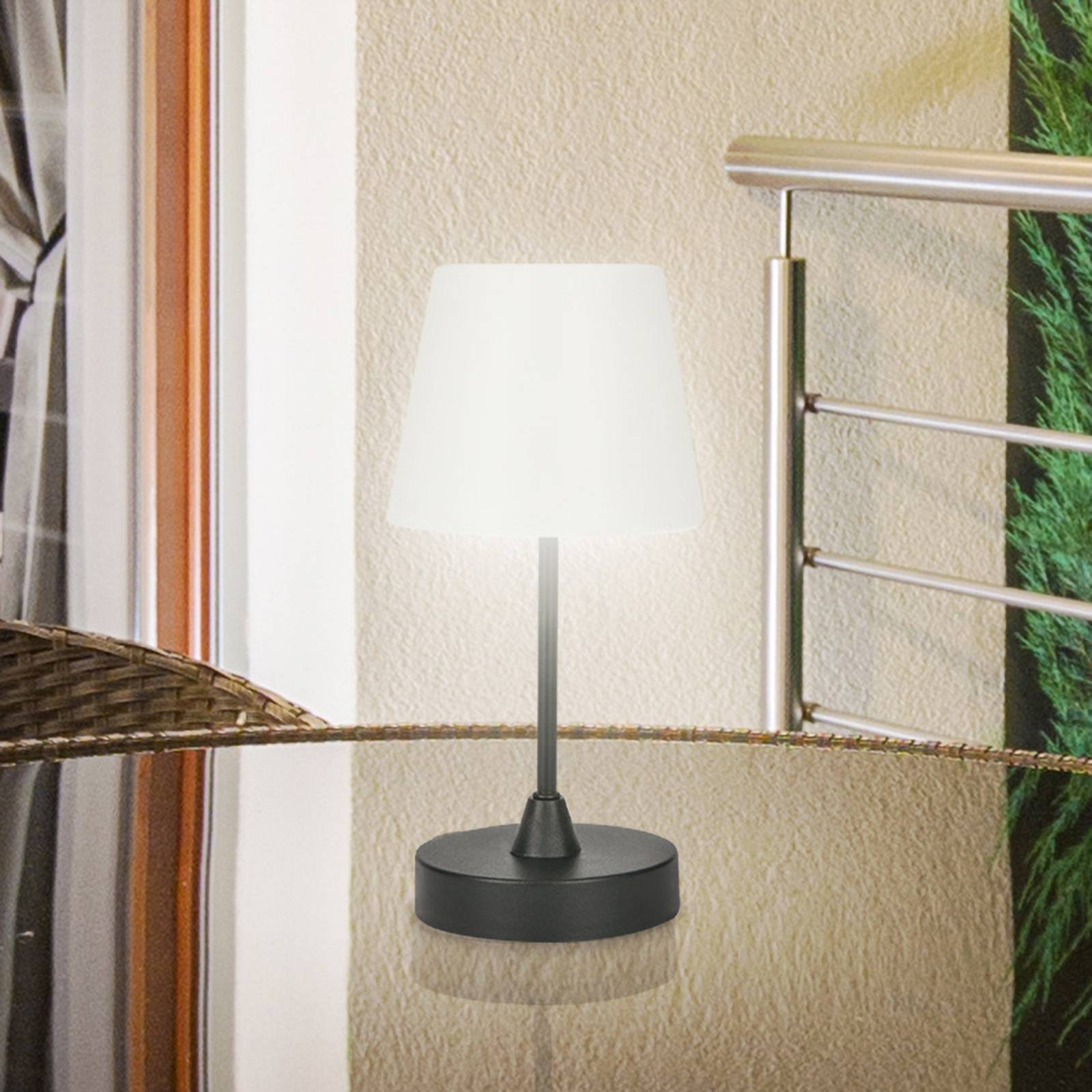LED-Outdoor-Tischleuchte Campi, Akku, dim, schwarz LED-Outdoor-Tischleuchte Campi, Akku, dim, schwarz von Briloner