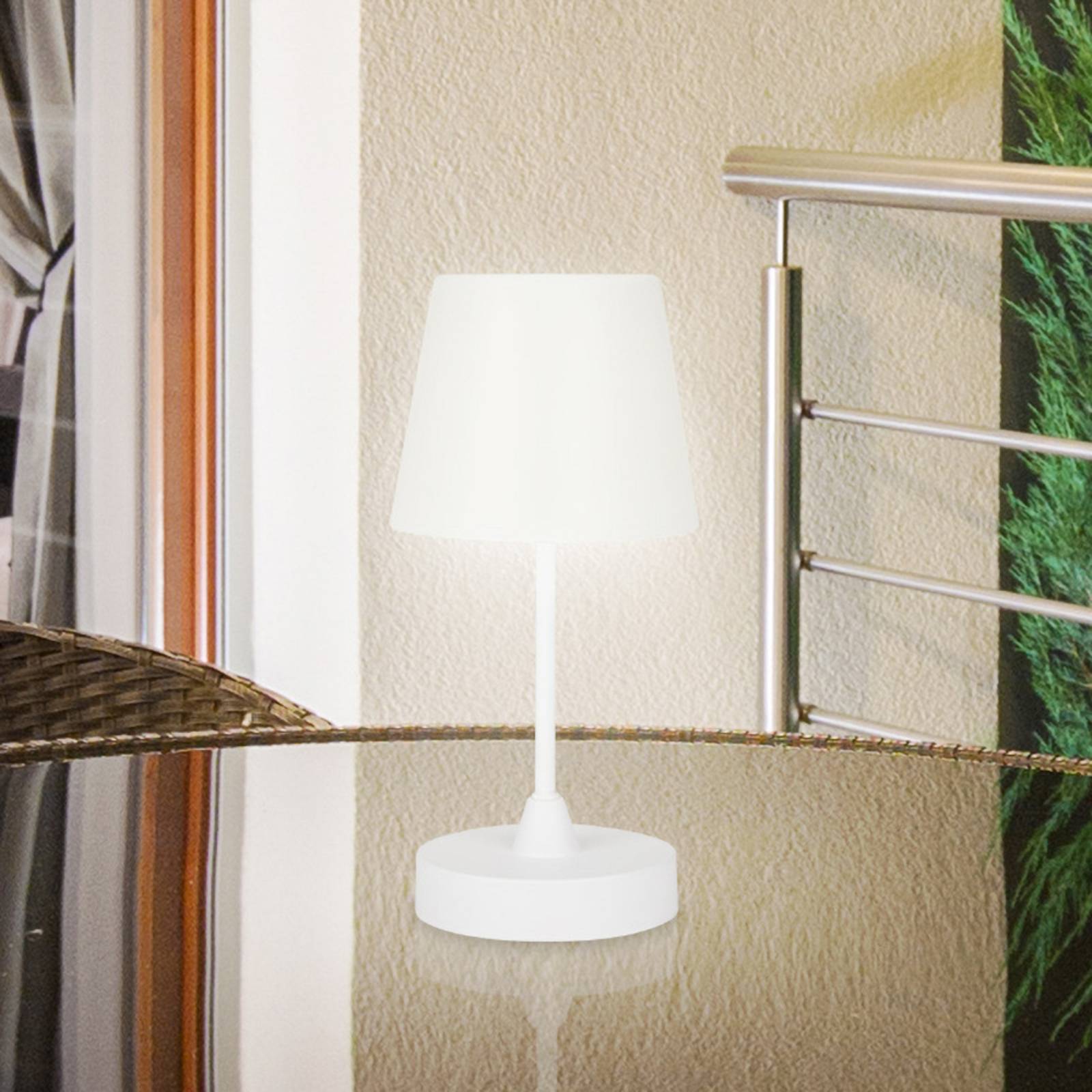 LED-Outdoor-Tischleuchte Campi, Akku, dim, weiß LED-Outdoor-Tischleuchte Campi, Akku, dim, weiß von Briloner