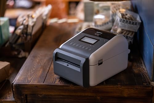 Brother TD-4550DNWBFC Linerless-Etikettendrucker, mit 300dpi und 152 mm/Sek. Druckgeschwindigkeit. 108 mm Druckbreite, USB-, LAN-, WLAN-, Bluetooth- und Serielle Schnittstelle Brother TD-4550DNWBFC Linerless-Etikettendrucker, mit 300dpi und 152 mm/Sek. Druckgeschwindigkeit. 108 mm Druckbreite, USB-, LAN-, WLAN-, Bluetooth- und Serielle Schnittstelle von Brother