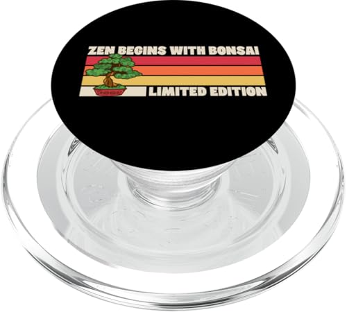 Bonsai Zen beginnt mit dem Bonsai Retro 70s Camp in limitierter Auflage PopSockets PopGrip für MagSafe Bonsai Zen beginnt mit dem Bonsai Retro 70s Camp in limitierter Auflage PopSockets PopGrip für MagSafe von Buddhist Zen Garden Outdoor Bonsai Tree Art Merch