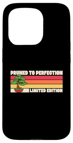 Bonsai beschnitten bis zur Perfektion, limitierte Auflage, Retro 70er Jahre Camp Hülle für iPhone 15 Pro von Buddhist Zen Garden Outdoor Bonsai Tree Art Merch