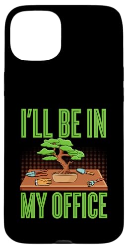 Ich werde in meinem Büro sein Bonsai-Baumgärtner Hülle für iPhone 15 Plus Ich werde in meinem Büro sein Bonsai-Baumgärtner Hülle für iPhone 15 Plus von Buddhist Zen Garden Outdoor Bonsai Tree Art Merch