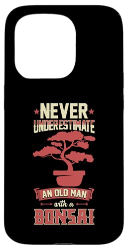 Unterschätzen Sie niemals einen alten Mann mit einem Bonsai Hülle für iPhone 15 Pro Unterschätzen Sie niemals einen alten Mann mit einem Bonsai Hülle für iPhone 15 Pro von Buddhist Zen Garden Outdoor Bonsai Tree Art Merch