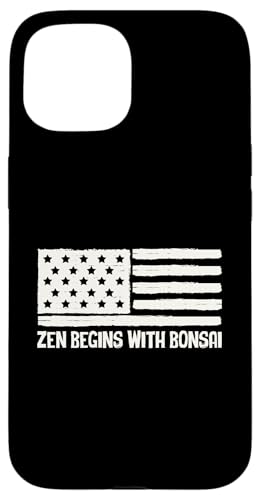 Zen beginnt mit Bonsai Patriotische amerikanische Flagge USA Hülle für iPhone 15 Zen beginnt mit Bonsai Patriotische amerikanische Flagge USA Hülle für iPhone 15 von Buddhist Zen Garden Outdoor Bonsai Tree Art Merch