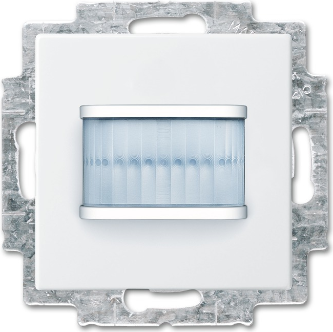 Busch-Jaeger 2CKA006220A0370. Produkttyp: Schaltaktor, Maximum Innenabstand: 6 m, Internationale Schutzart (IP-Code): IP20. Leistung: 2300 W, Stromstärke: 10 A. Breite: 71 mm, Tiefe: 53 mm, Höhe: 71 mm (2CKA006220A0370) von Busch-Jaeger