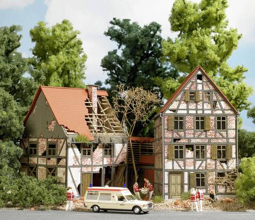 Busch 1667 H0 Verfallenes Fachwerkhaus Busch 1667 H0 Verfallenes Fachwerkhaus von Busch