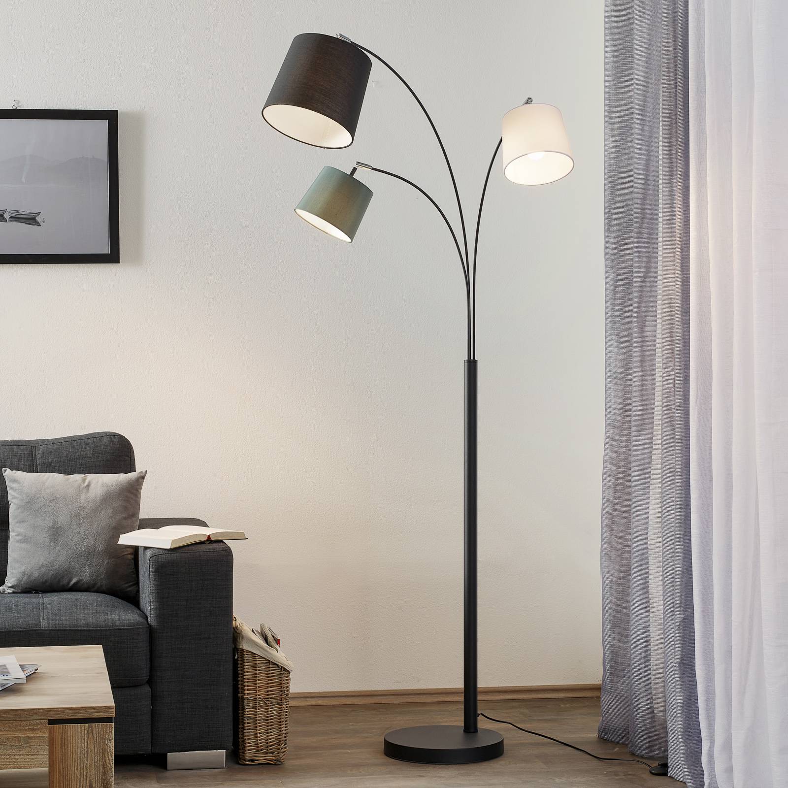 By Rydéns Foggy Stehlampe mit drei Schirmen By Rydéns Foggy Stehlampe mit drei Schirmen von By Rydéns