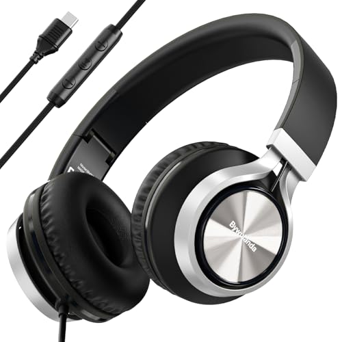 Bywulanda USB-C-Kopfhörer mit Mikrofon und Lautstärkeregler, Over-Ear-Stereo-Headsets für iPhone 15, 16 Pro, kabelgebunden, Faltbare Kopfhörer für Smartphones, Chromebook, Laptop, Tablets, Reisen Bywulanda USB-C-Kopfhörer mit Mikrofon und Lautstärkeregler, Over-Ear-Stereo-Headsets für iPhone 15, 16 Pro, kabelgebunden, Faltbare Kopfhörer für Smartphones, Chromebook, Laptop, Tablets, Reisen von Bywulanda