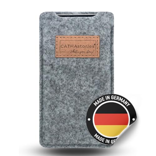 CATHAstories Breite Hülle für iPhone 15 Pro / 15, 14 Pro / 14, 13 Pro / 13, 12 Pro / 12 MIT Apple Case. Tasche, Handyhülle aus nachhaltigem Filz – Made in Germany - Stonegrey (Hellgrau) von CATHAstories