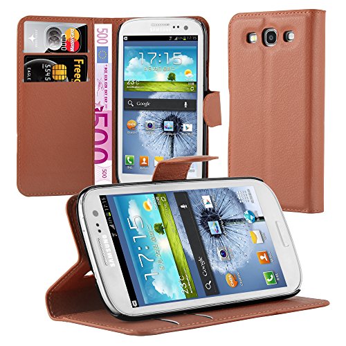 Cadorabo Hülle kompatibel mit Samsung Galaxy S3 / S3 NEO Handyhülle aus Kunst Leder Flip Klappbare Magnetische [Standfunktion] [Kartenfächern] Cover Hülle für Galaxy S3 / S3 NEO Tasche in Braun von Cadorabo