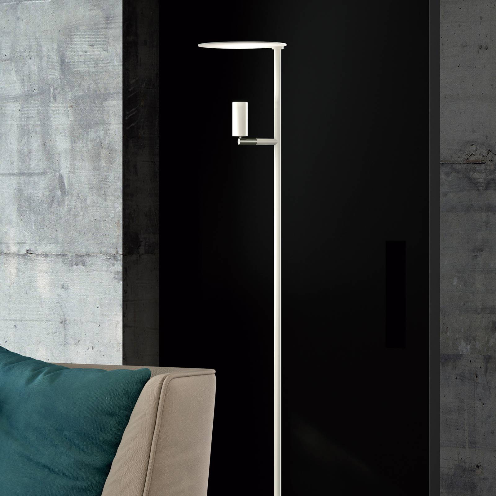 LED-Stehleuchte Kelly, Spot justierbar weiß/nickel LED-Stehleuchte Kelly, Spot justierbar weiß/nickel von Carpyen