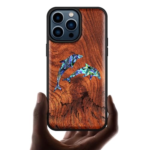 Carveit Magnetisch Hülle für iPhone 15 Pro Max Case [Holzgravur & Muschel Inlay] Handyhülle Kompatibel mit Apple 15 pro max Magsafe Cover Holz（Rosig-Delphin mit Meereswellen） von Carveit