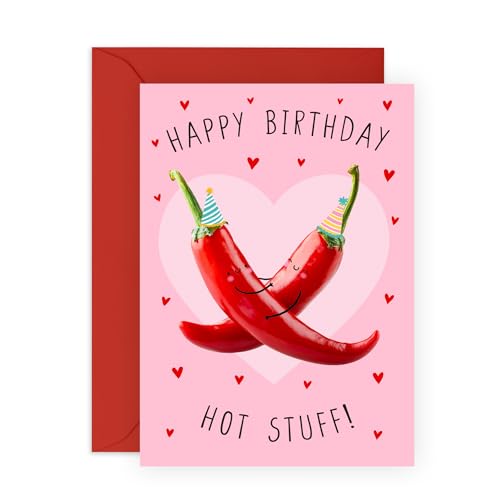 Entzückende Geburtstagskarte – "Hot Stuff" Chili-Pfeffer-Wortspiel – Geschenke für ihn, sie, Baby, Honig, Frauen, Männer, Partner, Ehepartner, Freundin, Freund, Verlobte, Freunde, Ehefrau, Ehemann Entzückende Geburtstagskarte – "Hot Stuff" Chili-Pfeffer-Wortspiel – Geschenke für ihn, sie, Baby, Honig, Frauen, Männer, Partner, Ehepartner, Freundin, Freund, Verlobte, Freunde, Ehefrau, Ehemann von Central 23