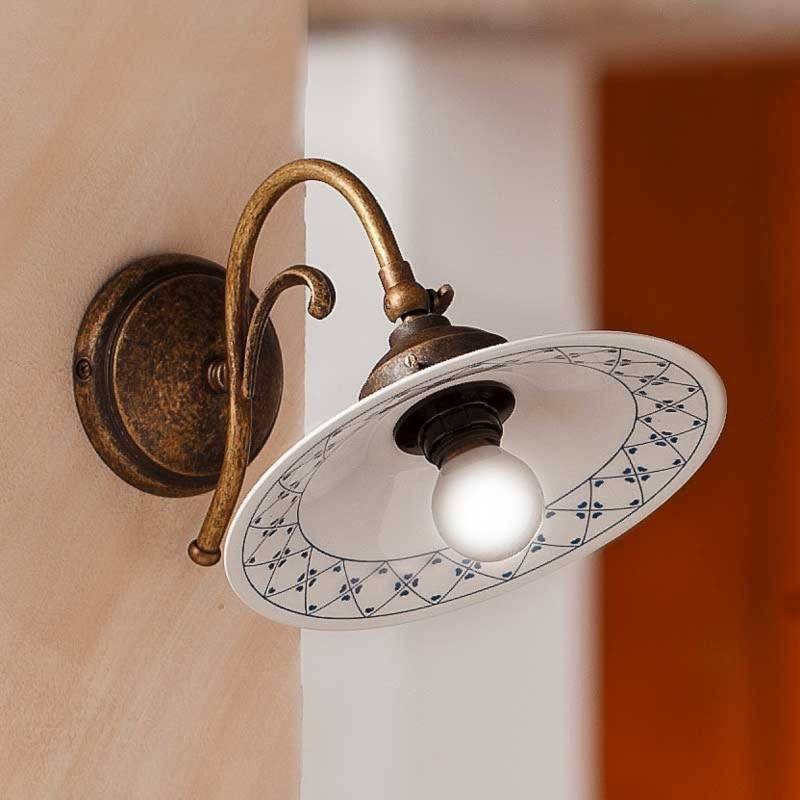 Schmucke Wandleuchte ORLO von Ceramiche