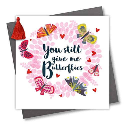 Valentinstags-Grußkarte mit Quaste, Aufschrift"You Still Give Me Butterflies", Schmetterlingskranz von Claire Giles