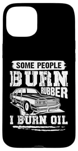 Muscle Cars: Manche Leute verbrennen Gummi - ich verbrenne Öl Hülle für iPhone 15 Plus Muscle Cars: Manche Leute verbrennen Gummi - ich verbrenne Öl Hülle für iPhone 15 Plus von Classic American Muscle Car Designs For Men