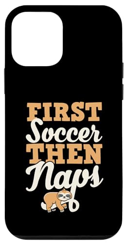 Erst Fußball und dann Nickerchen Lustiges süßes schlafendes Faultier Hülle für iPhone 12 mini von Classic Style Soccer Merch With a Retro Aesthetic
