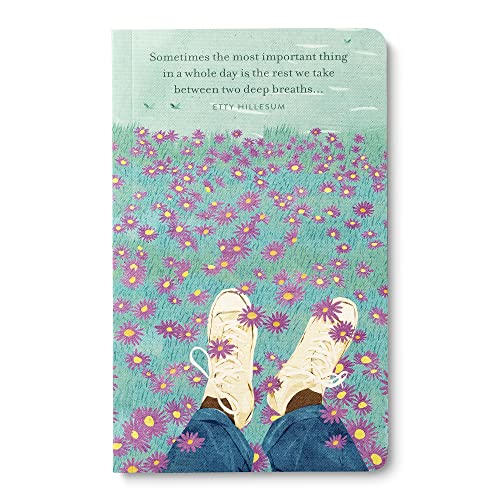 Compendium Softcover-Tagebuch – Manchmal ist das Wichtigste an einem ganzen Tag der Rest, den wir zwischen zwei tiefen Atemzügen nehmen. – Ein Tagebuch mit 128 linierten Seiten, 12,7 cm B x 20,3 cm H von Compendium