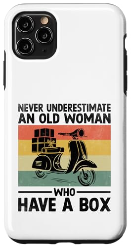 Unterschätzen Sie niemals eine alte Frau, die einen Box-Liefermann hat Hülle für iPhone 11 Pro Max Unterschätzen Sie niemals eine alte Frau, die einen Box-Liefermann hat Hülle für iPhone 11 Pro Max von Cool Package Box Gift Delivery Guy Sayings