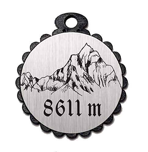 Runder Anhänger « K2 8611 m » mit Motiv - Aluminium Look - silber - Geschenkanhänger Schlüsselanhänger Glücksbringer Dekoration - Bergsteiger Bergsport Wandern Klettern von DEKOLANDO