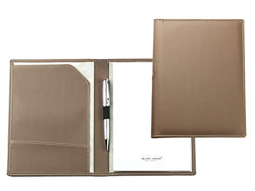 DELMON VARONE - Personalisierbare Schreibmappe DIN A5 aus „EcoAppleLeather“ Braun, Recycling Öko Apfel Leder Konferenzmappe mit Notizblock, Stiftschlaufe & Steckfächer, Apfelleder Besprechungsmappe DELMON VARONE - Personalisierbare Schreibmappe DIN A5 aus „EcoAppleLeather“ Braun, Recycling Öko Apfel Leder Konferenzmappe mit Notizblock, Stiftschlaufe & Steckfächer, Apfelleder Besprechungsmappe von DELMON VARONE - FINE LEATHERGOODS MADE IN GERMANY