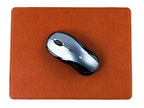 DELMON VARONE - Personalisierbares Mauspad aus Novapell Kunstleder Braun - Design Mousepads mit rutschfester Rückseite aus Vlies - Elegante Computer Maus Unterlagen für Büro und Gaming personalisiert von DELMON VARONE - FINE LEATHERGOODS MADE IN GERMANY