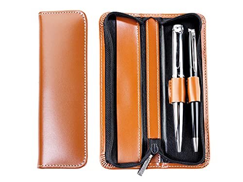DELMON VARONE - Schreibgeräteetui Premium Cambridge Top Grain Leder Braun - Stifte Etui mit Reißverschluss für 2 Schreibgerät - Federmäppchen Schreibetui mit Gravur & Namen für Kugelschreiber DELMON VARONE - Schreibgeräteetui Premium Cambridge Top Grain Leder Braun - Stifte Etui mit Reißverschluss für 2 Schreibgerät - Federmäppchen Schreibetui mit Gravur & Namen für Kugelschreiber von DELMON VARONE - FINE LEATHERGOODS MADE IN GERMANY