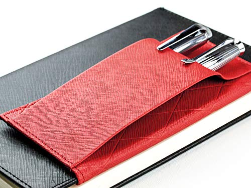 DELMON VARONE - Stiftehalter mit Magnet für 2 Schreibgeräte Rot Saffiano Lederimitat, Pen Case mit Stiftschlaufe magnetisch, Stiftehalterung Tasche für Notizbuch und Kalender, Kugelschreiber Etui edel von DELMON VARONE - FINE LEATHERGOODS MADE IN GERMANY