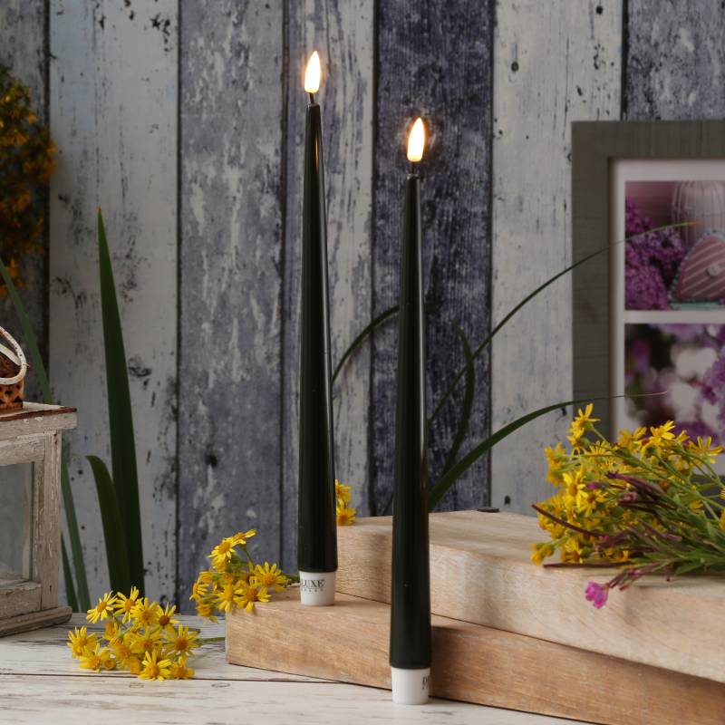 LED Stabkerzen ELLA - Echtwachs - realistische 3D Flamme - H: 28cm - dunkelgrün - 2 Stück von DELUXE Homeart