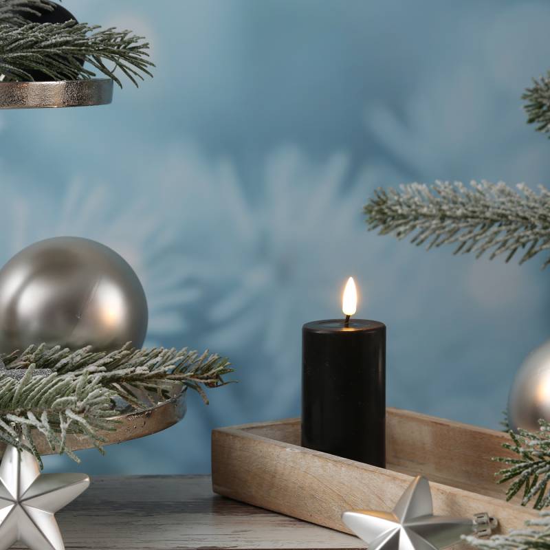 LED Stumpenkerze MIA - Echtwachs - realistische 3D Flamme - H: 10cm - D: 5cm - schwarz von DELUXE Homeart