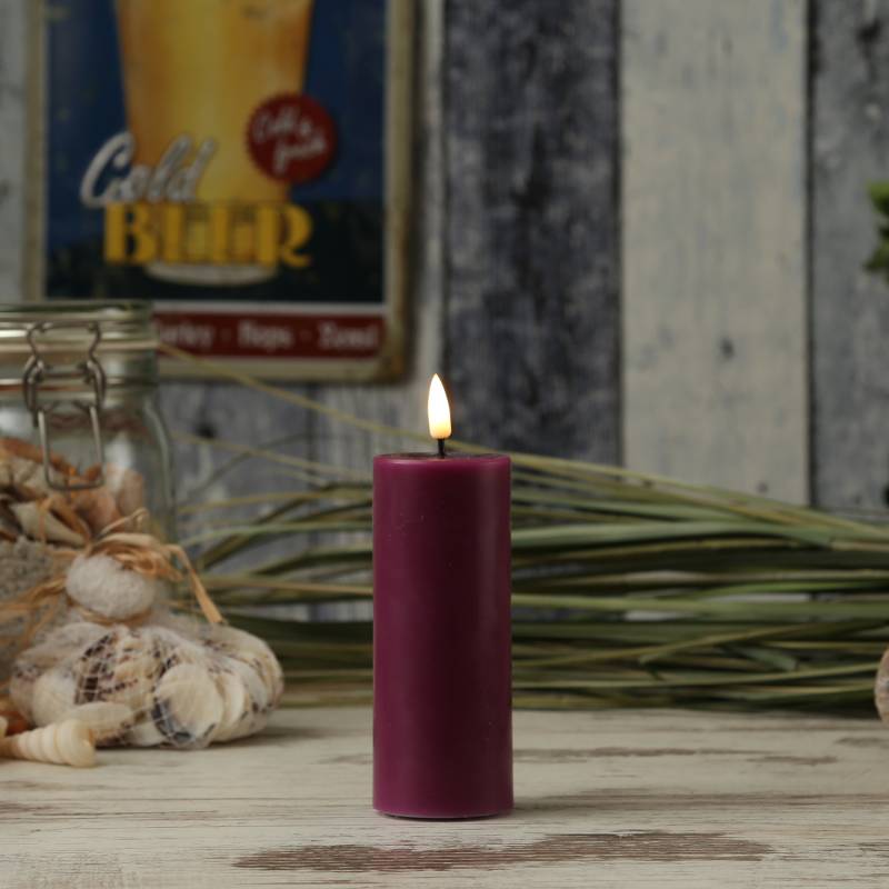 LED Stumpenkerze MIA - Echtwachs - realistische 3D Flamme - H: 12,5cm - D: 5cm - beere von DELUXE Homeart