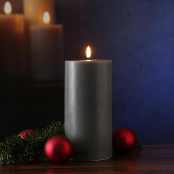 LED Stumpenkerze MIA - Echtwachs - realistische 3D Flamme - H: 20cm... von DELUXE Homeart