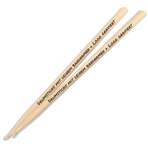 1 Paar Personalisierte Ahorn-Drumsticks mit Wunsch-Gravur| Schlagzeug Sticks mit Druck personalisiert - verschiedene Größen | Geschenke für Schlagzeuger - eins der besten Geschenke für Drummer (2B) von DER BANDMARKT