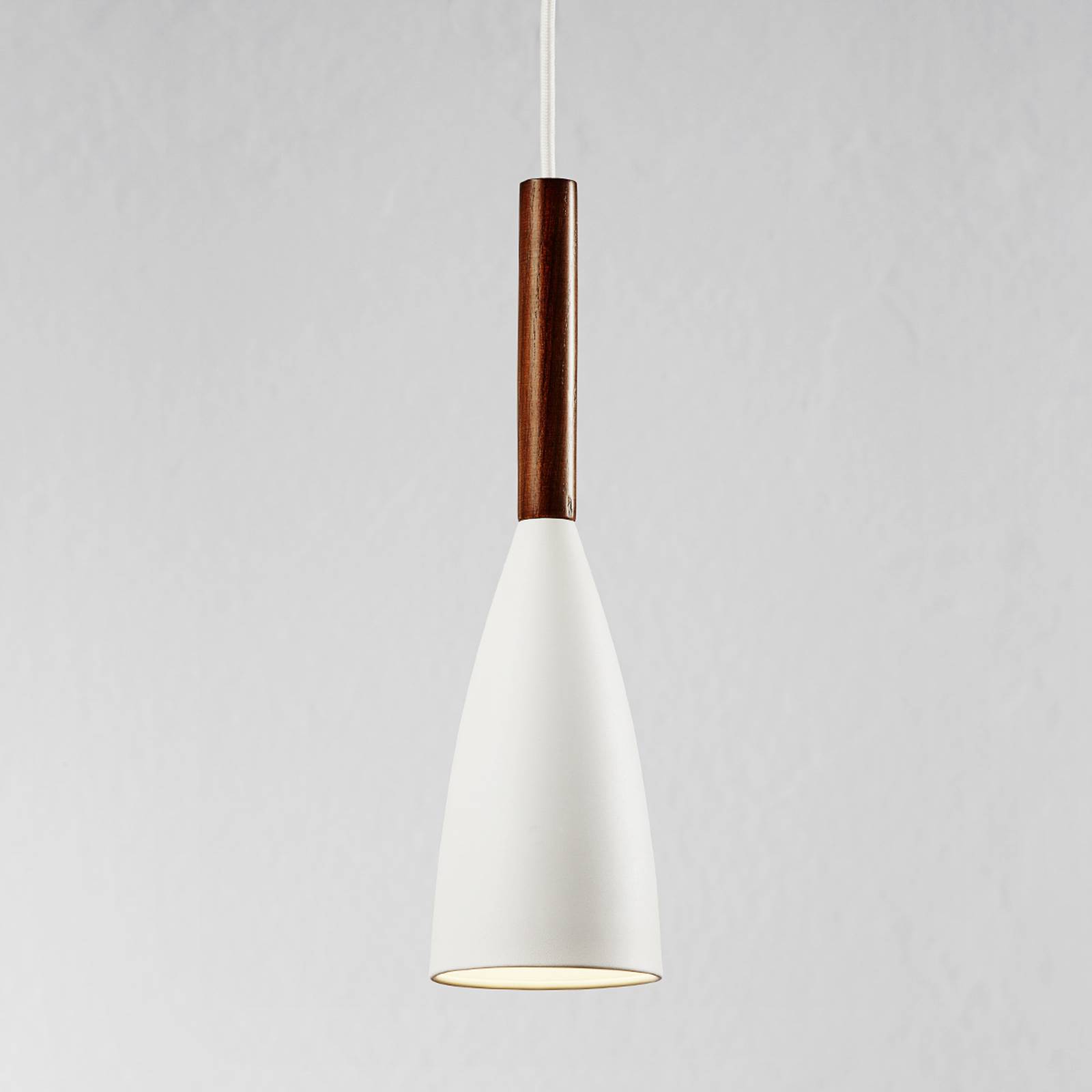 Hängeleuchte Pure mit Holzelement, weiß Hängeleuchte Pure mit Holzelement, weiß von DFTP by Nordlux