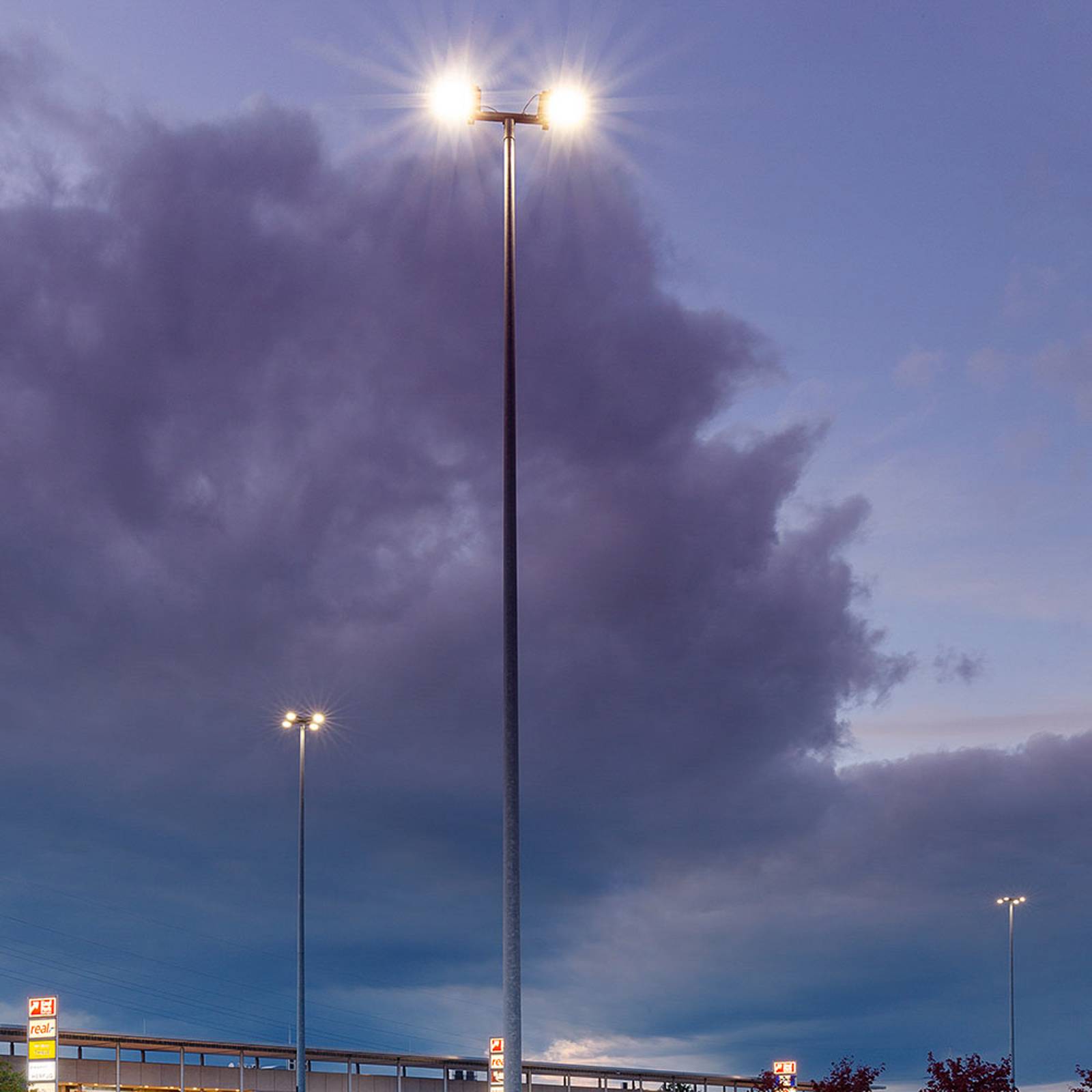 DOTLUX LED-Fluter LENSplus, 100 W, schwarz, Alu 5.000 K IP66 DOTLUX LED-Fluter LENSplus, 100 W, schwarz, Alu 5.000 K IP66 von DOTLUX
