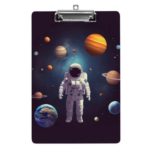 Astronauten-Klemmbrett mit Sonnensystem, Planeten, Acryl, niedlich, modisch, dekorativ, 31,8 x 21,6 cm, Standard-A4-Größe, Acryl-Clip für Klassenzimmer, Lehrer, Bürobedarf Astronauten-Klemmbrett mit Sonnensystem, Planeten, Acryl, niedlich, modisch, dekorativ, 31,8 x 21,6 cm, Standard-A4-Größe, Acryl-Clip für Klassenzimmer, Lehrer, Bürobedarf von DWTJKMS