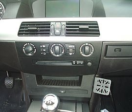 BMW 5er (E60) DashMount Baujahr 2004 bis 2007 KFZ Navi Handy Halterung von telebox von DashMount