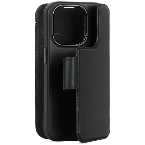 Decoded 2-in-1 Abnehmbare Schutzhülle für Apple iPhone 15 Pro - Hochwertiges Europäisches Leder - Kartenhalter Hülle - Lederhülle - MagSafe-Kompatibel - Microfiber Lining - Schwarz Decoded 2-in-1 Abnehmbare Schutzhülle für Apple iPhone 15 Pro - Hochwertiges Europäisches Leder - Kartenhalter Hülle - Lederhülle - MagSafe-Kompatibel - Microfiber Lining - Schwarz von Decoded