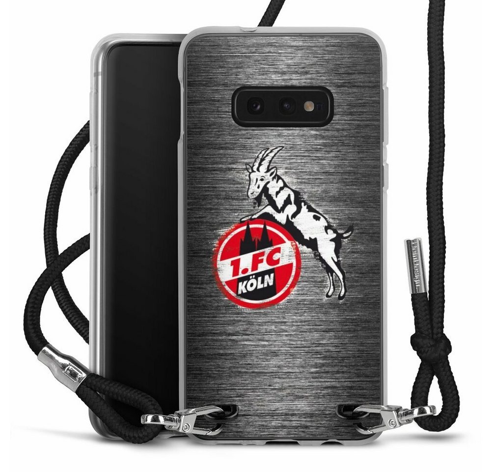 DeinDesign Handyhülle 1. FC Köln Metallic Look Offizielles Lizenzprodukt Metal Scratch 1.FC, Samsung Galaxy S10e Handykette Hülle mit Band Case zum Umhängen von DeinDesign