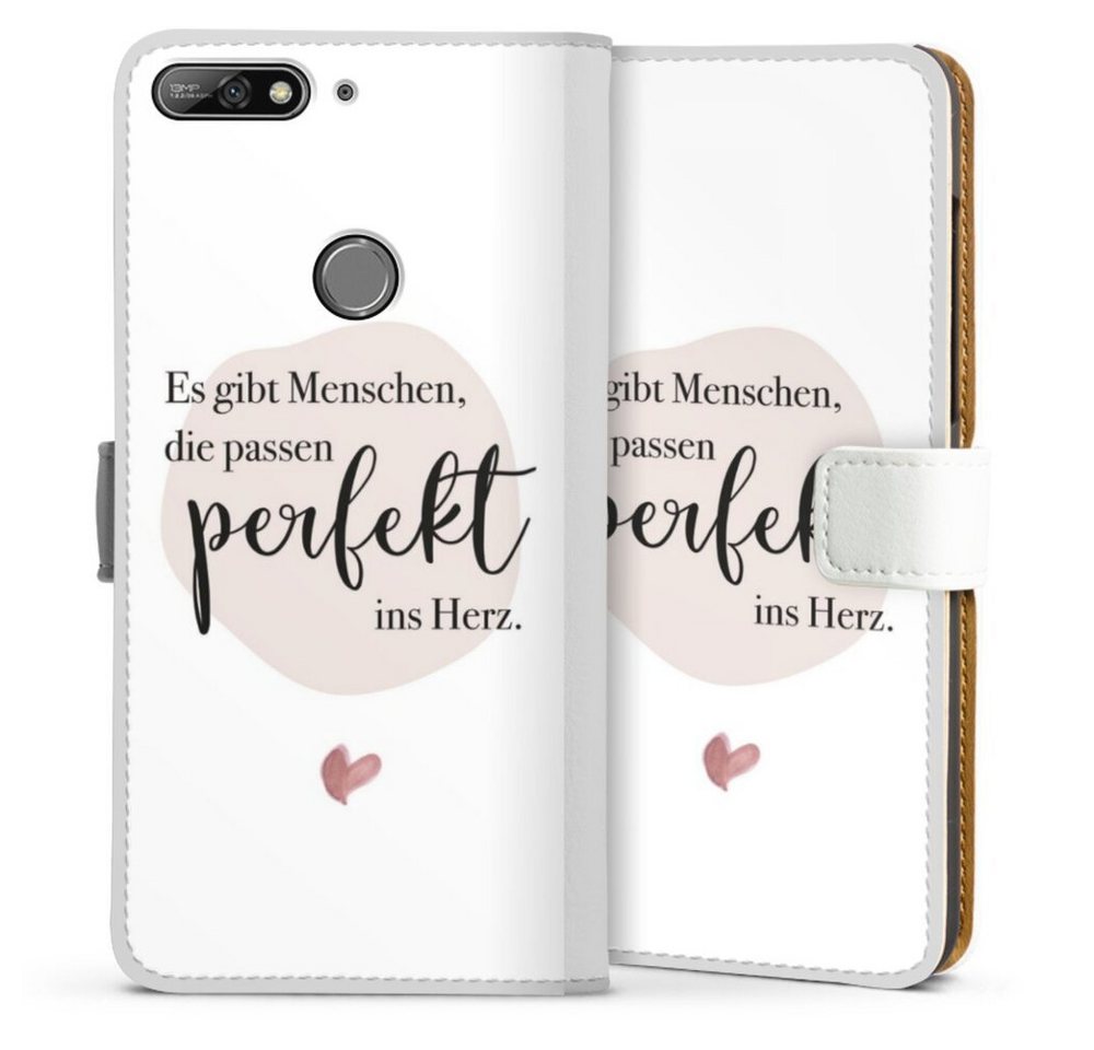 DeinDesign Handyhülle Es gibt Menschen die passen, Huawei Y7 (2018) Hülle Handy Flip Case Wallet Cover Handytasche Leder von DeinDesign