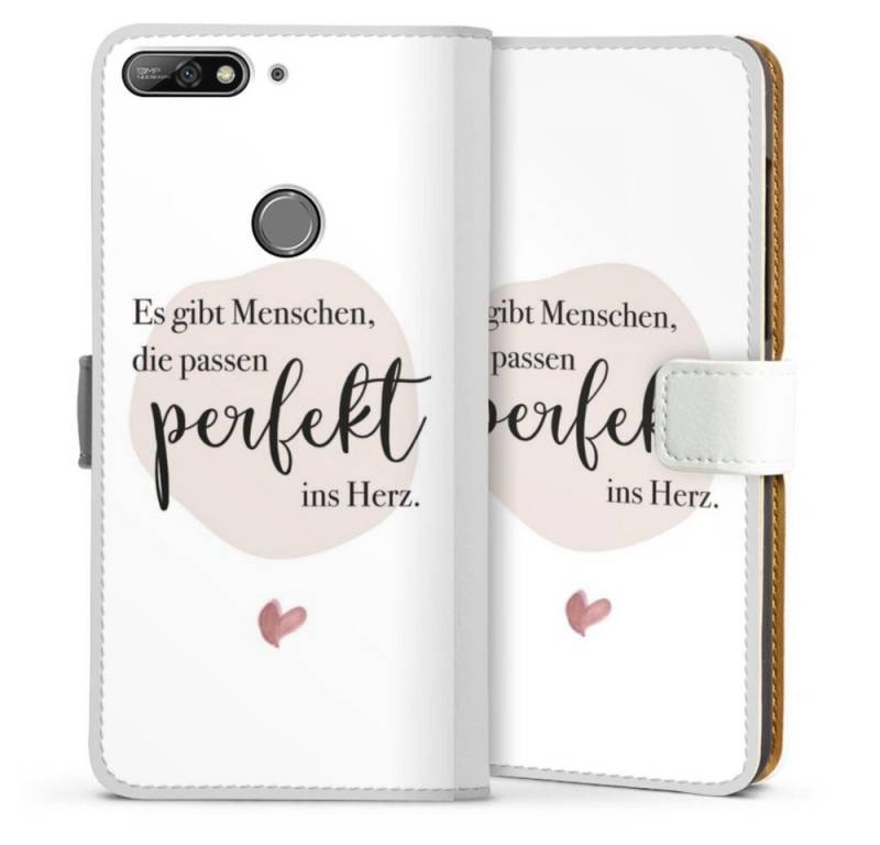 DeinDesign Handyhülle Es gibt Menschen die passen, Huawei Y7 (2018) Hülle Handy Flip Case Wallet Cover Handytasche Leder von DeinDesign