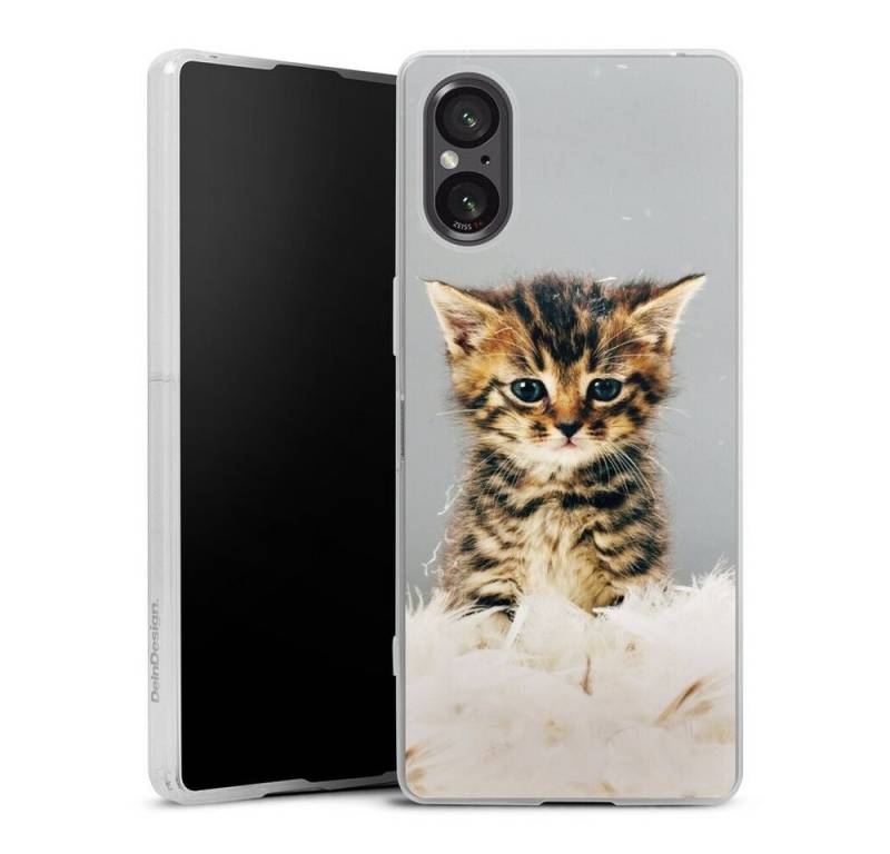 DeinDesign Handyhülle Katze Haustier Feder Kitty, Sony Xperia 5 V Slim Case Silikon Hülle Ultra Dünn Schutzhülle von DeinDesign