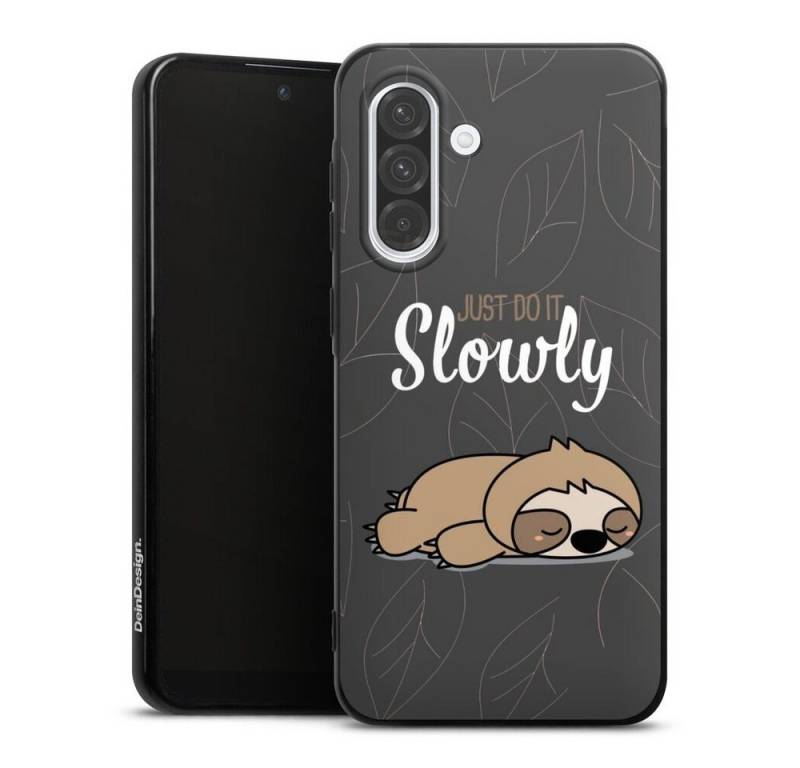 DeinDesign Handyhülle lazy sunday Sprüche Faultier Just Do It Slowly Sloth Grey, Samsung Galaxy A36 5G Silikon Hülle Bumper Case Handy Schutzhülle von DeinDesign