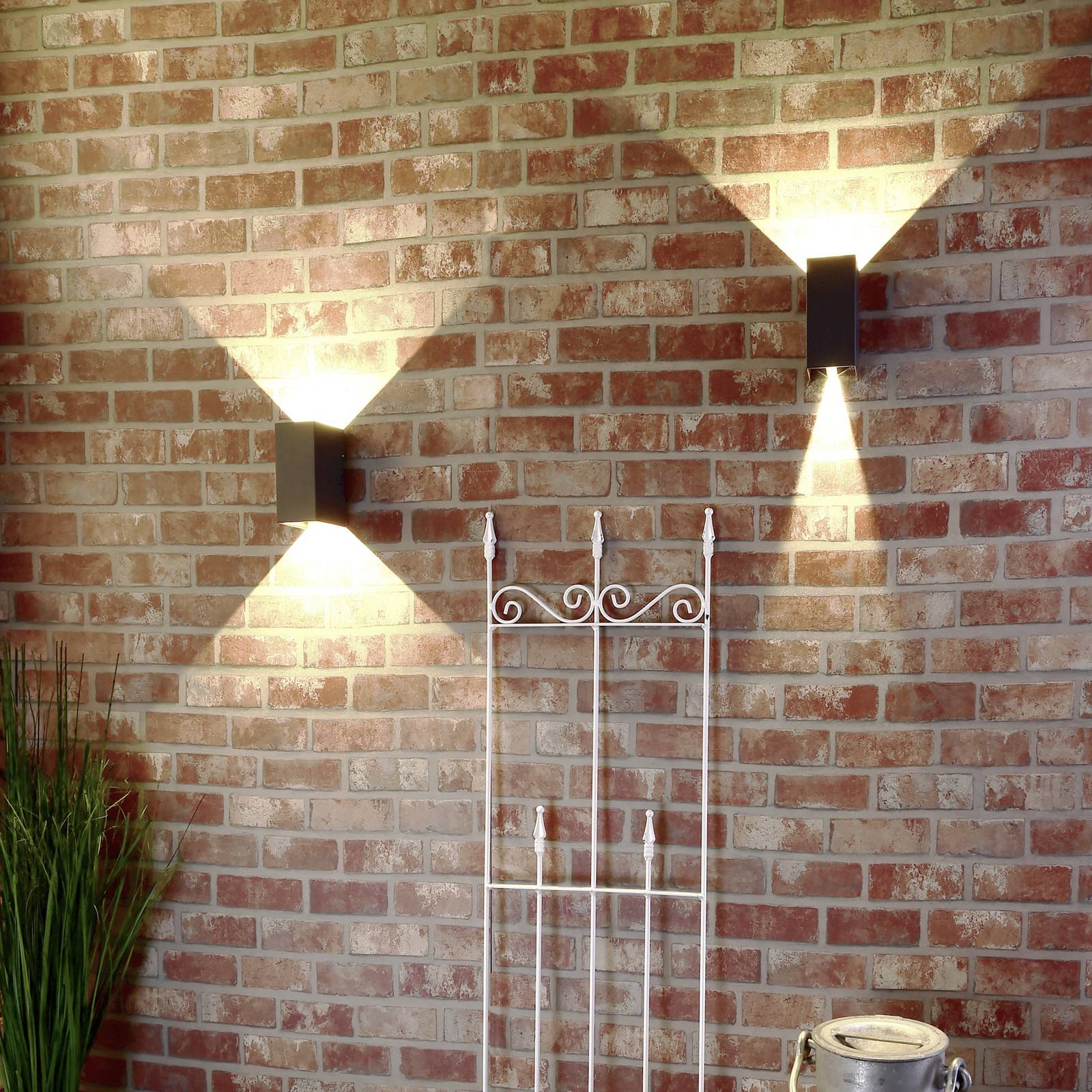 LED-Außenwandlampe Arcturus, Breite 8 cm, grafit 2-flg. IP54 LED-Außenwandlampe Arcturus, Breite 8 cm, grafit 2-flg. IP54 von Deko-Light