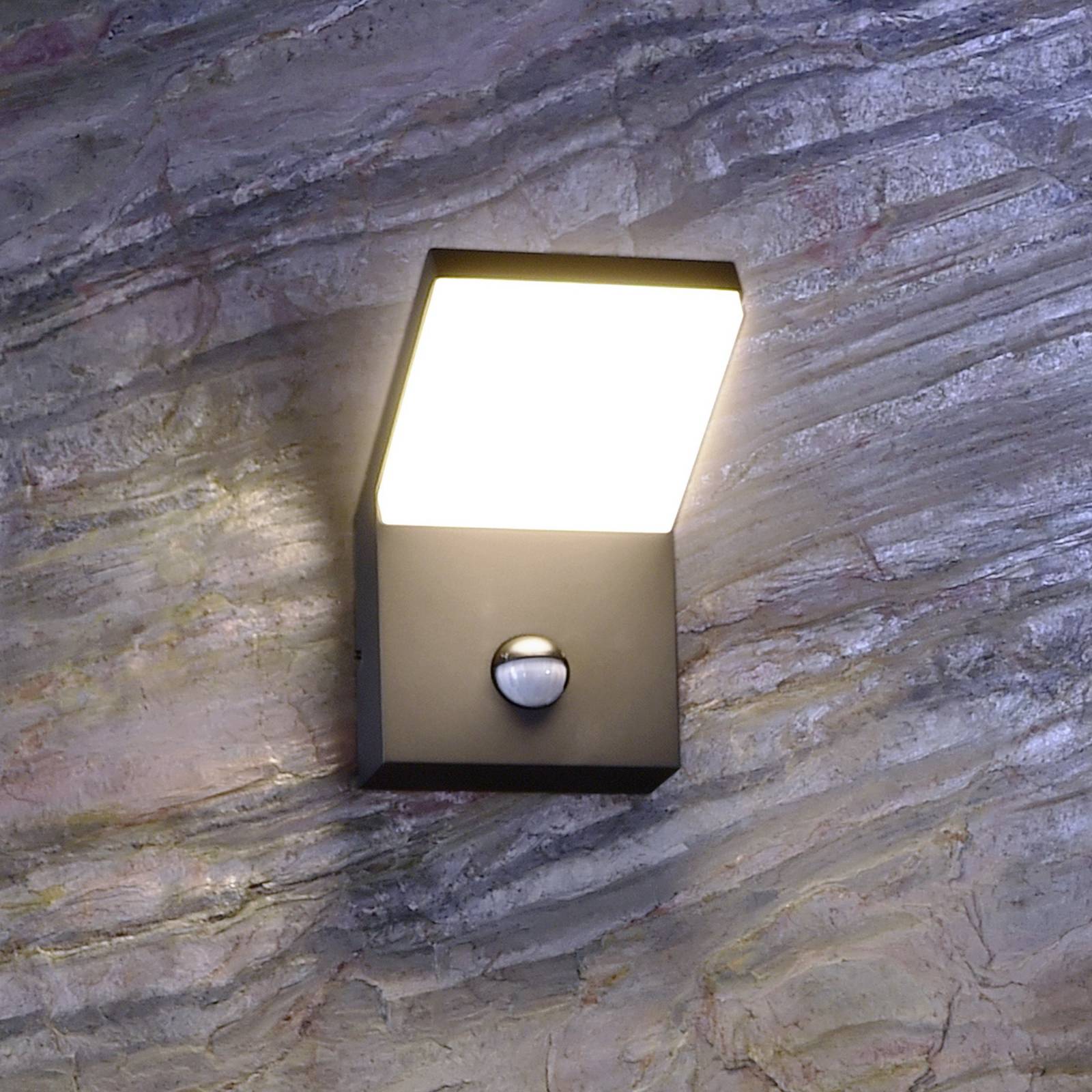 LED-Sensor-Außenwandleuchte Tucanae, grau, Höhe 22 cm, IP54 LED-Sensor-Außenwandleuchte Tucanae, grau, Höhe 22 cm, IP54 von Deko-Light
